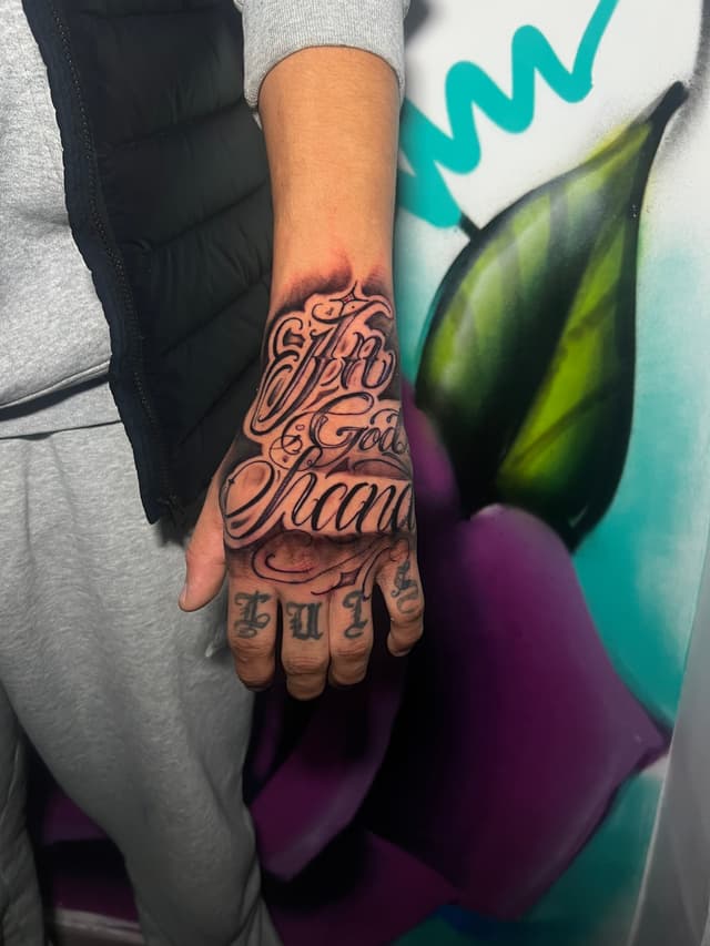 Tatuaje blackwork por Guayaco