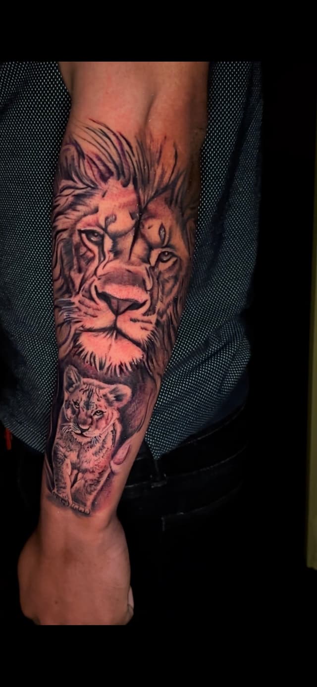 Tatuaje geométrico por Guayaco